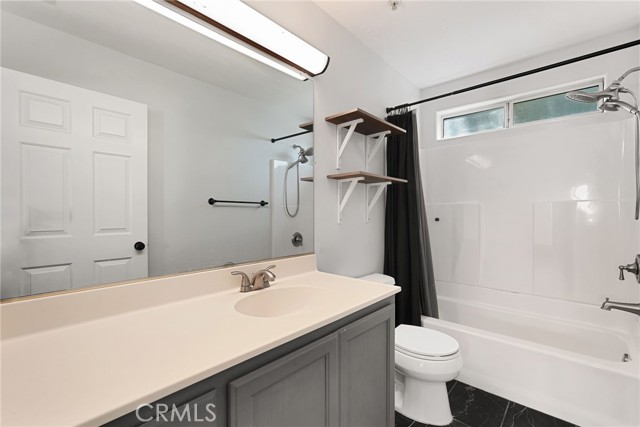 Detail Gallery Image 25 of 46 For 9400 1/2 Noble Ave, North Hills,  CA 91343 - 4 Beds | 3 Baths