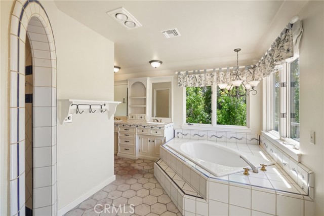 13532 Pineridge Court, Yucaipa CA: https://media.crmls.org/medias/448b35c9-5f94-48c6-aa92-d9f897841876.jpg