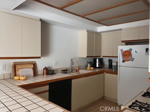 https://media.crmls.org/medias/448b3bed-282e-4795-9637-51e32f6cb0d8.jpg?preset=X-Large