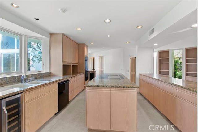 Detail Gallery Image 14 of 26 For 2 Inverness Lane, Newport Beach,  CA 92660 - 4 Beds | 4 Baths