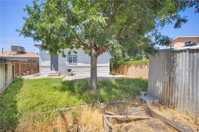 135 S Alfred Street, Coalinga CA: https://media.crmls.org/medias/448bf2f1-eafd-4db2-9fda-9661e3806fc4.jpg