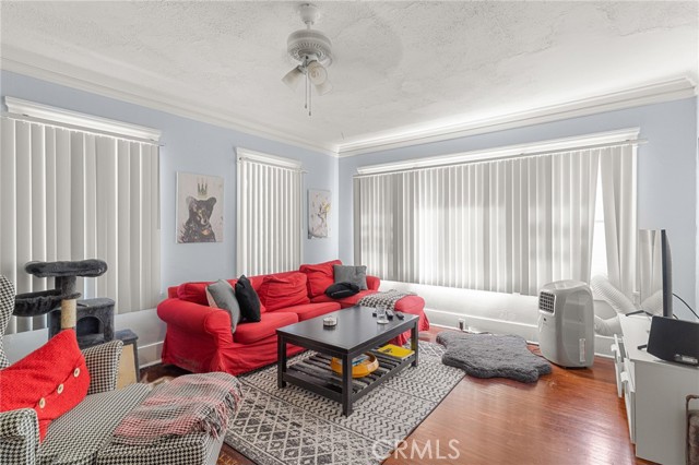 841 Cherry Avenue, Long Beach CA: https://media.crmls.org/medias/448c17d0-e42c-4d56-988b-14c833c6df9f.jpg