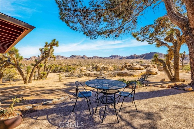 8427 Rock Haven Road, Joshua Tree CA: https://media.crmls.org/medias/448e8db2-d905-4056-8956-4bd2254ad21e.jpg