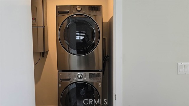 Detail Gallery Image 8 of 11 For 319 S Serrano #1/2,  Los Angeles,  CA 90020 - 3 Beds | 3 Baths