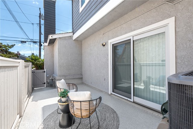 Detail Gallery Image 40 of 75 For 2205 Clark Ln a,  Redondo Beach,  CA 90278 - 3 Beds | 2/1 Baths