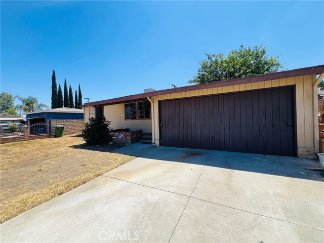 8165 Mammoth Avenue, Panorama City CA: https://media.crmls.org/medias/448fe83b-fe65-49ed-9e77-bc58ee912564.jpg
