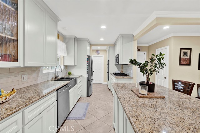 Detail Gallery Image 9 of 43 For 2501 Deodar St, Santa Ana,  CA 92705 - 3 Beds | 2 Baths