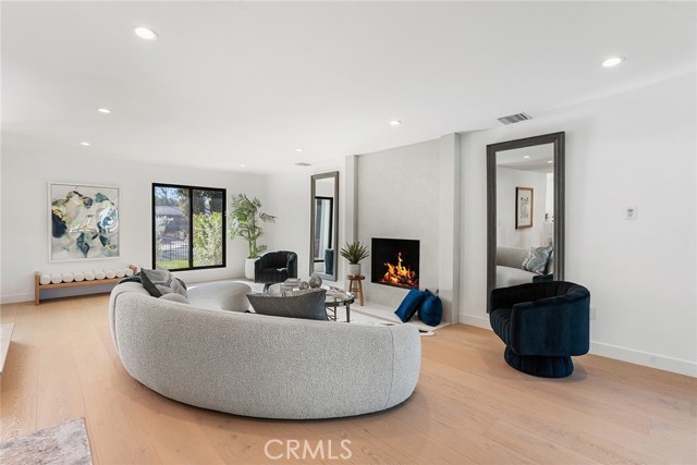 Detail Gallery Image 9 of 57 For 5630 Blanco Ave, Woodland Hills,  CA 91367 - 4 Beds | 4/1 Baths