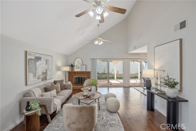 Detail Gallery Image 9 of 41 For 22810 Rio Chico Dr, Valencia,  CA 91354 - 4 Beds | 3 Baths