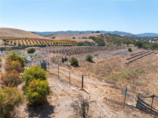 27 Wellsona Road, Paso Robles CA: https://media.crmls.org/medias/44915744-8786-474b-b74f-c45552371c82.jpg