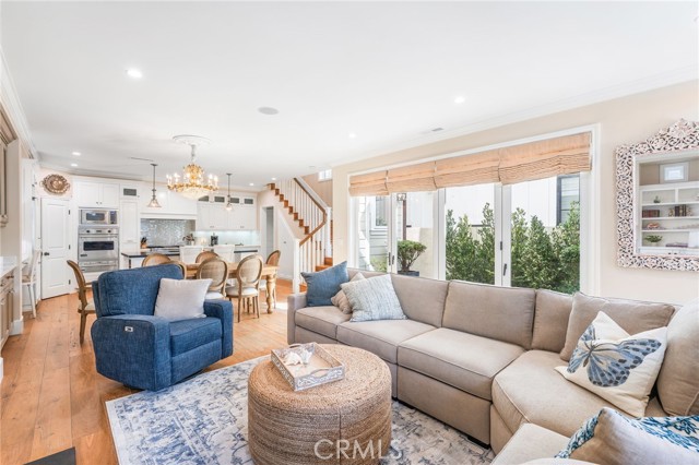 Detail Gallery Image 7 of 37 For 220 Coral, Newport Beach,  CA 92662 - 3 Beds | 3/1 Baths