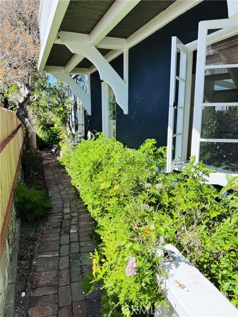 Detail Gallery Image 10 of 50 For 31865 8th, Laguna Beach,  CA 92651 - 3 Beds | 1/1 Baths