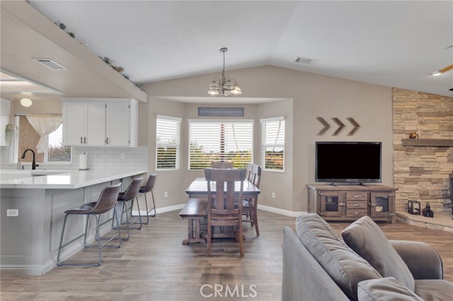 Detail Gallery Image 11 of 69 For 6297 Coleridge, Oak Hills,  CA 92344 - 7 Beds | 4 Baths