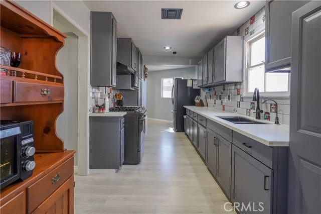 Detail Gallery Image 14 of 43 For 1223 W 27th, San Bernardino,  CA 92405 - 3 Beds | 1 Baths