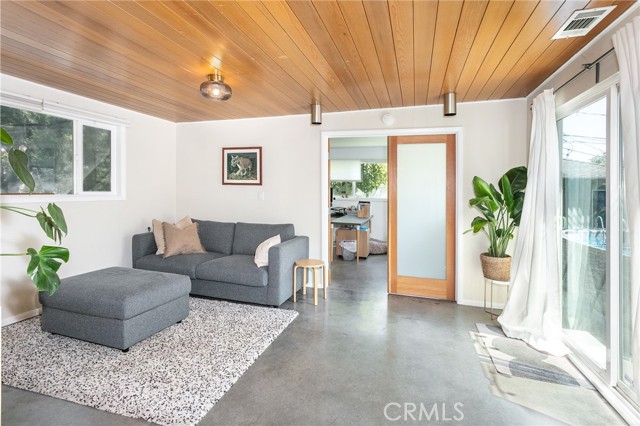Detail Gallery Image 12 of 30 For 301 S Sunset Canyon Dr, Burbank,  CA 91501 - 3 Beds | 1/1 Baths