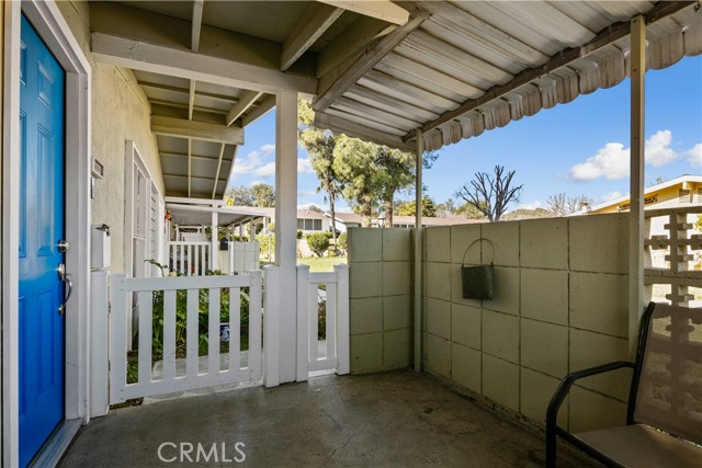 Detail Gallery Image 4 of 25 For 19144 Avenue of the Oaks #D,  Newhall,  CA 91321 - 2 Beds | 1 Baths