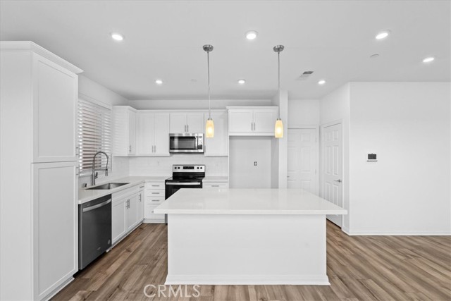 Detail Gallery Image 6 of 30 For 505 Pablo, Lake Elsinore,  CA 92530 - 3 Beds | 2/1 Baths