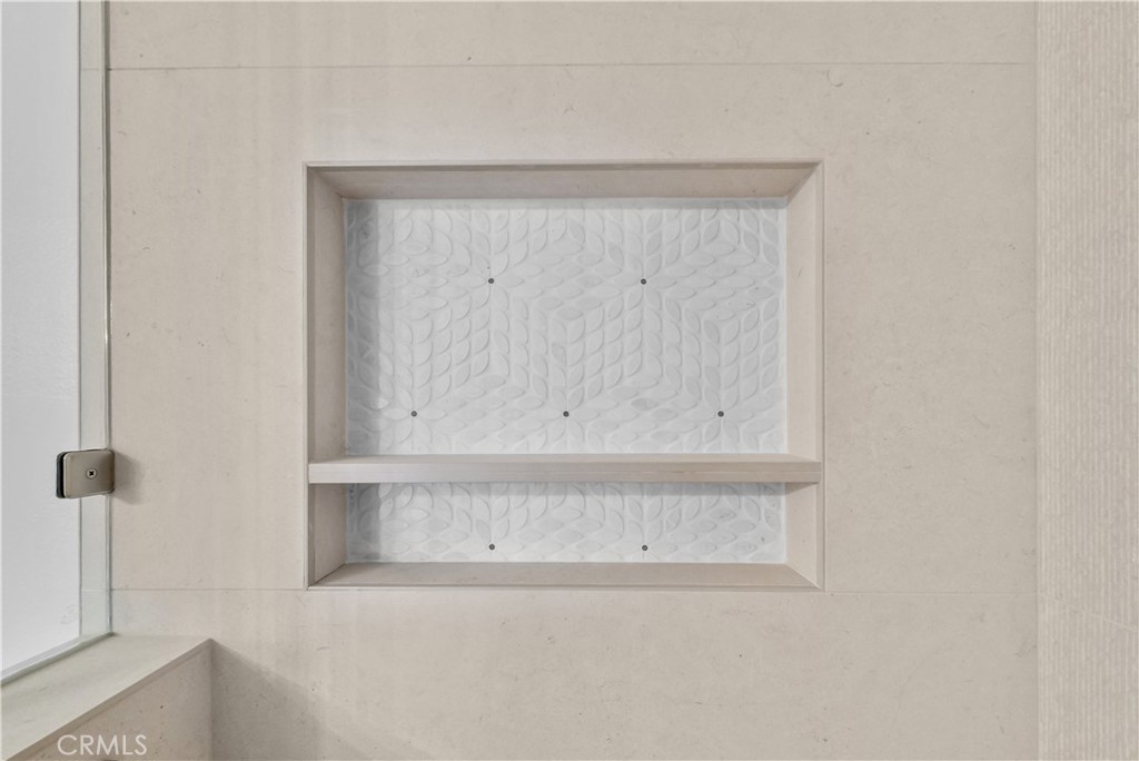 https://media.crmls.org/medias/44952088-d63b-4d24-a128-7ea08655ae8c.jpg?preset=X-Large