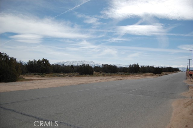17111 Ranchero, Hesperia CA: https://media.crmls.org/medias/4495c897-3190-44b3-8b63-c5b99dc28df3.jpg
