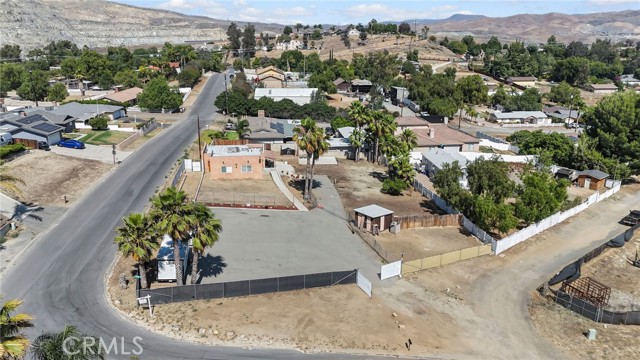 8035 Santa Rita Street, Corona CA: https://media.crmls.org/medias/44966191-f342-4357-afde-8632b2e80eda.jpg