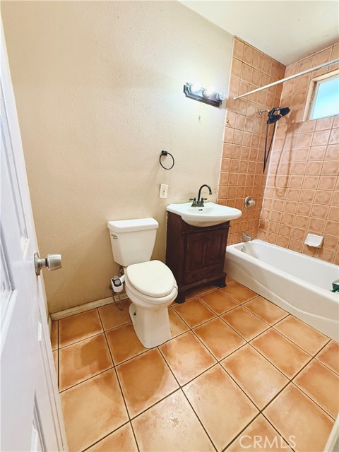 Detail Gallery Image 4 of 5 For 6529 Bonnie Vale Ave, Pico Rivera,  CA 90660 - 3 Beds | 2 Baths