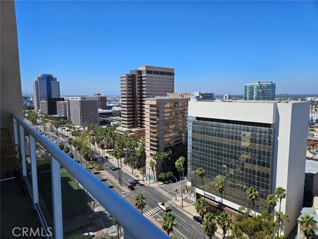 Detail Gallery Image 6 of 32 For 488 E Ocean Bld #P14,  Long Beach,  CA 90802 - 3 Beds | 3 Baths