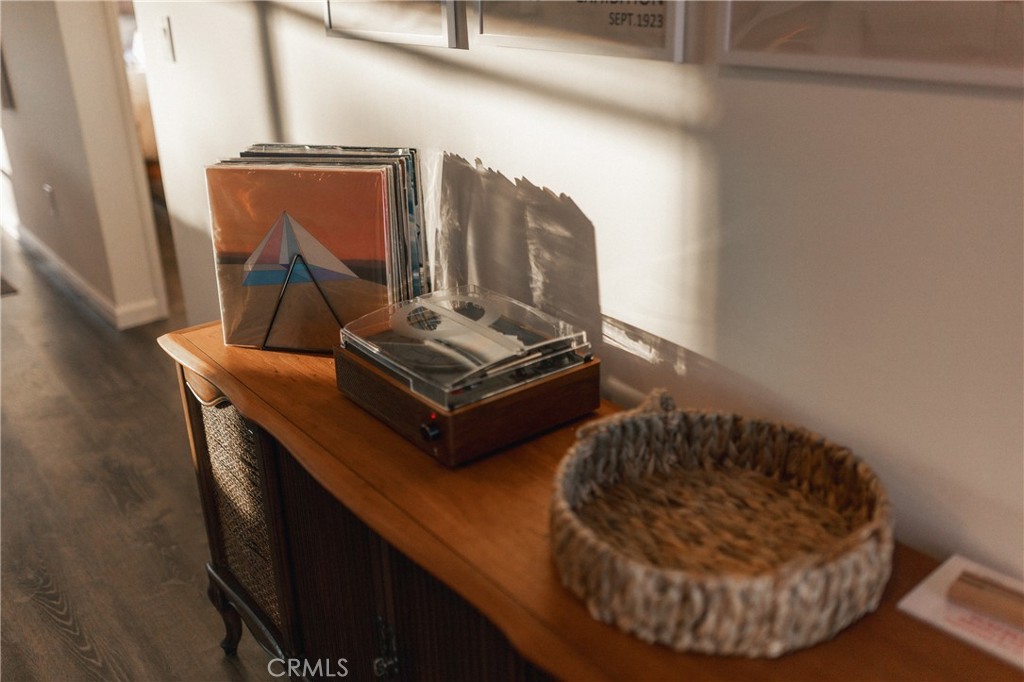 https://media.crmls.org/medias/44981007-e2fb-49e0-bb60-88927d092867.jpg?preset=X-Large