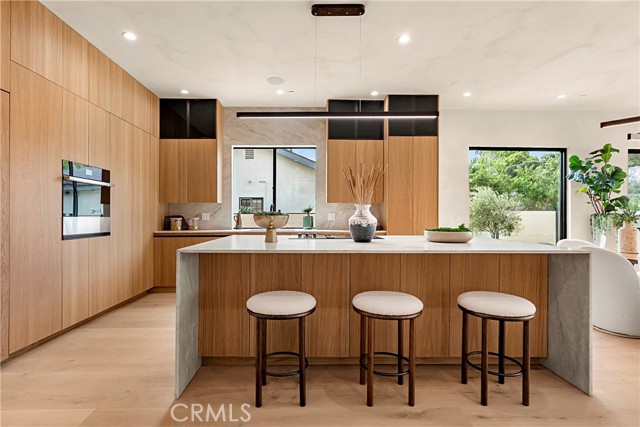 Detail Gallery Image 7 of 58 For 5525 Carpenter Ave, Valley Village,  CA 91607 - 5 Beds | 6/1 Baths