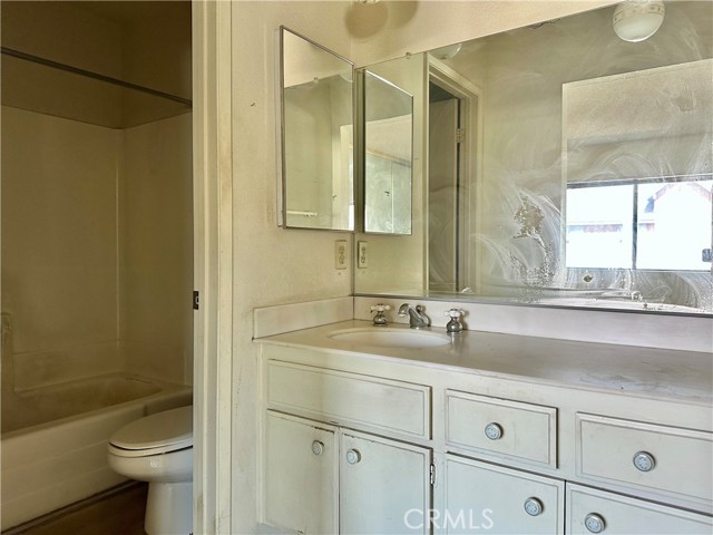 Detail Gallery Image 18 of 23 For 1224 Westmont Dr, San Pedro,  CA 90732 - 2 Beds | 2/1 Baths