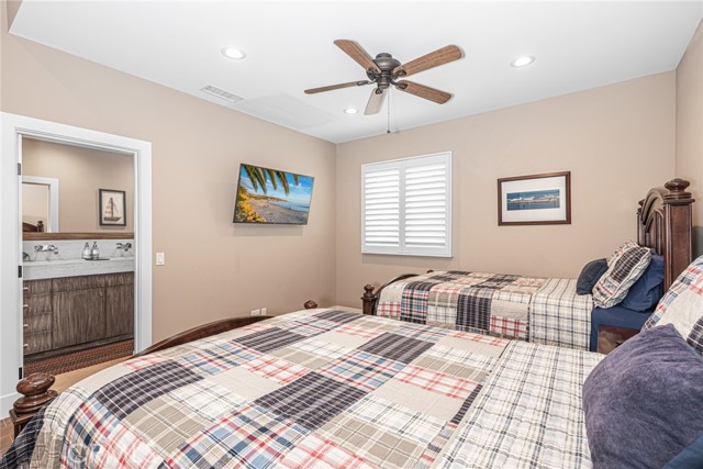 Detail Gallery Image 12 of 32 For 213 34th St, Newport Beach,  CA 92663 - 3 Beds | 3 Baths