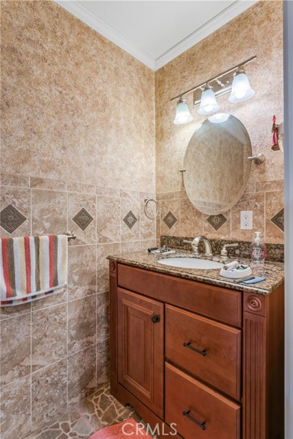 Detail Gallery Image 24 of 49 For 3812 Middlebury, Los Angeles,  CA 90004 - 3 Beds | 2/1 Baths