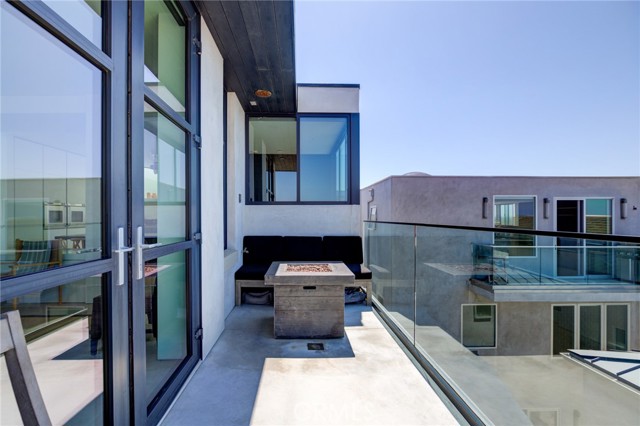 124 21st Place, Manhattan Beach, California 90266, 3 Bedrooms Bedrooms, ,4 BathroomsBathrooms,Residential,Sold,21st,SB21199939