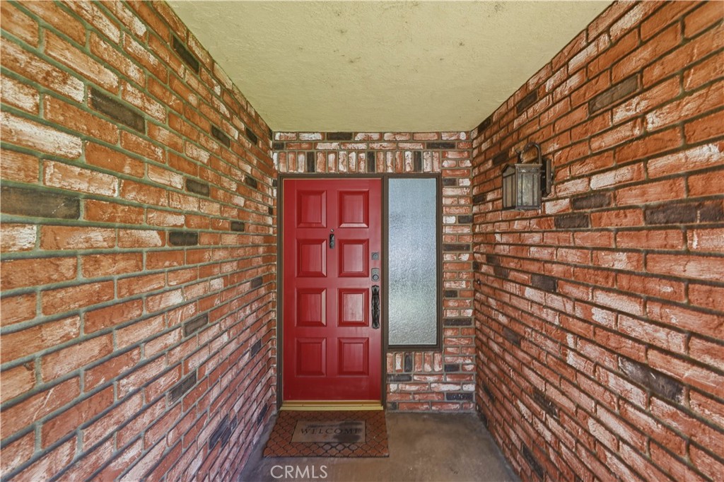 https://media.crmls.org/medias/449d1c4f-e093-455e-bb0b-fc926de900fc.jpg?preset=X-Large