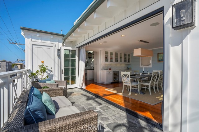 120 28th Street, Hermosa Beach, California 90254, 5 Bedrooms Bedrooms, ,4 BathroomsBathrooms,Residential,Sold,28th,SB23204315