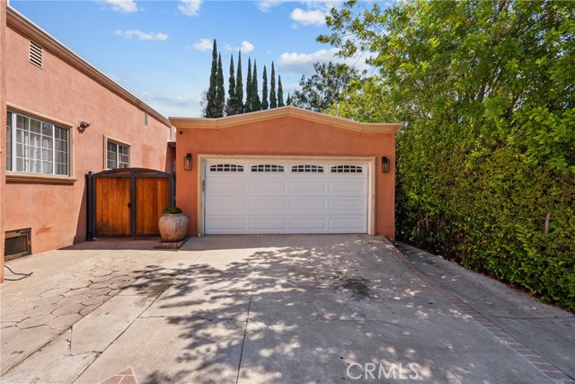 610 S Bel Aire Drive, Burbank CA: https://media.crmls.org/medias/449e7a7c-2275-485a-a33d-c21e740b1429.jpg