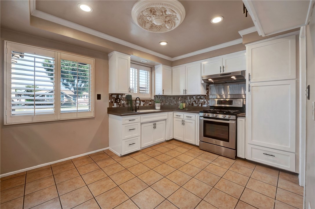 Kitchen with Breakfast Nook