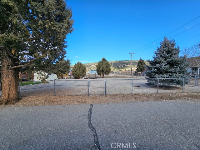 Detail Gallery Image 2 of 20 For 849 Hemlock, Big Bear City,  CA 92314 - – Beds | – Baths