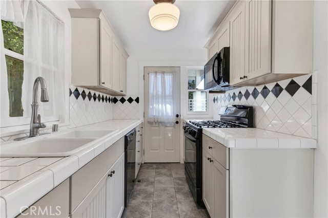 Detail Gallery Image 11 of 36 For 6117 Glen Holly St, Los Angeles,  CA 90068 - 2 Beds | 2 Baths