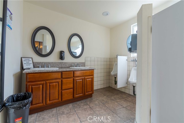 4200 Hooper Avenue, Los Angeles, California 90011, ,Commercial Lease,For Rent,4200 Hooper Avenue,CRPW25081386