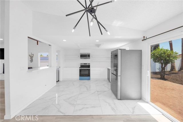 29817 Sloop Drive, Canyon Lake CA: https://media.crmls.org/medias/44a23eca-a100-45cf-9289-ace4678f018a.jpg