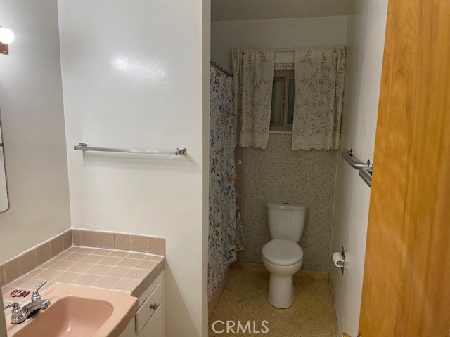 https://media.crmls.org/medias/44a2853e-68e7-45d1-ba9b-05dcbe814cc6.jpg?preset=X-Large