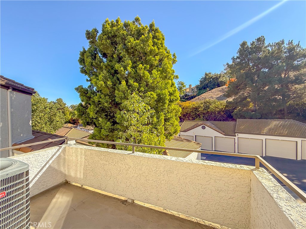 https://media.crmls.org/medias/44a2bf18-e988-42f6-9172-ec573f88e7d9.jpg?preset=X-Large