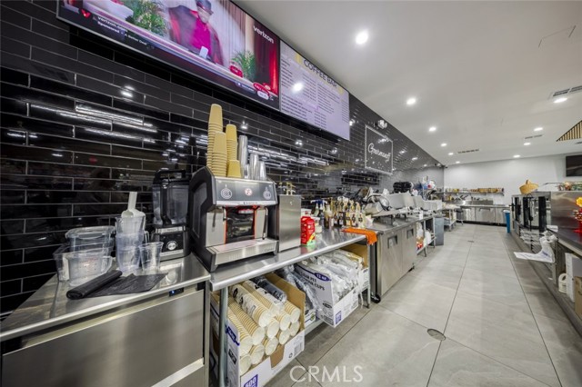 15602 Ventura Boulevard, Encino CA: https://media.crmls.org/medias/44a2d698-e848-4e1c-ba89-89341ee416b8.jpg