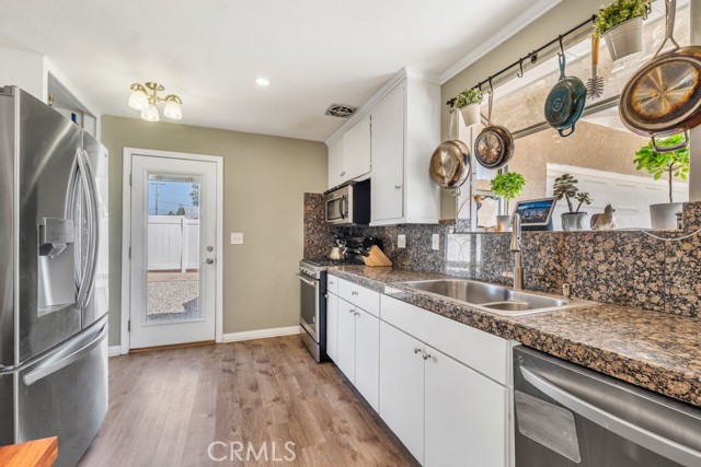1555 Alexander Street photo 7