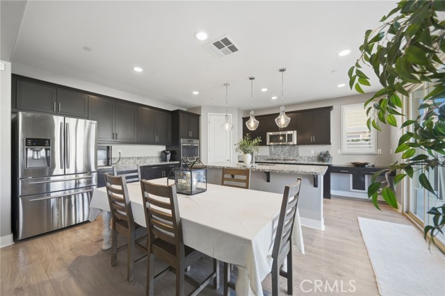 Detail Gallery Image 17 of 68 For 36745 Braken Way, Lake Elsinore,  CA 92532 - 5 Beds | 3 Baths