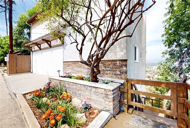 496 Crane Boulevard, Los Angeles CA: https://media.crmls.org/medias/44a50c8c-1102-4154-b27b-cd811f6e6d96.jpg