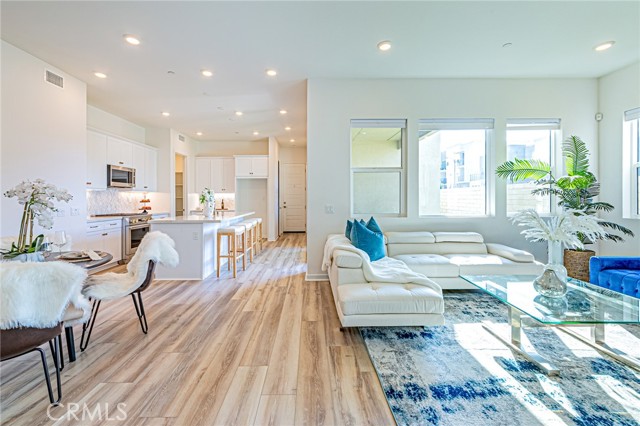 27505 Illumination Court, Valencia CA: https://media.crmls.org/medias/44a536b4-a584-4774-9559-cb1f28a14651.jpg