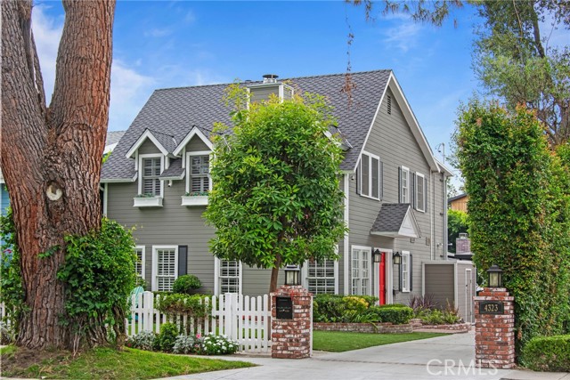 4323 Laurelgrove Avenue, Studio City CA: https://media.crmls.org/medias/44a6e031-7ea5-4f3b-a272-1fa705710583.jpg