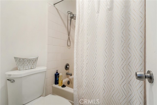 Detail Gallery Image 13 of 27 For 7321 Lennox Ave #I7,  Van Nuys,  CA 91405 - 2 Beds | 2 Baths