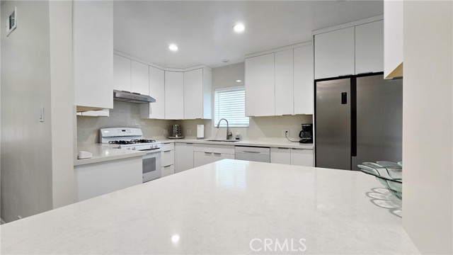 Detail Gallery Image 9 of 50 For 11141 Mcvine Ave, Sunland,  CA 91040 - 4 Beds | 3 Baths